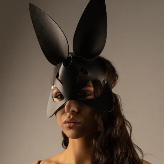 Маска зайки с бровями