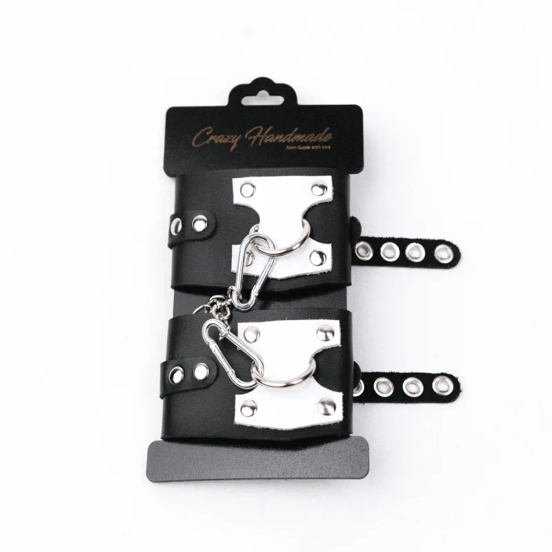 Наручники из черной кожи с белым декором