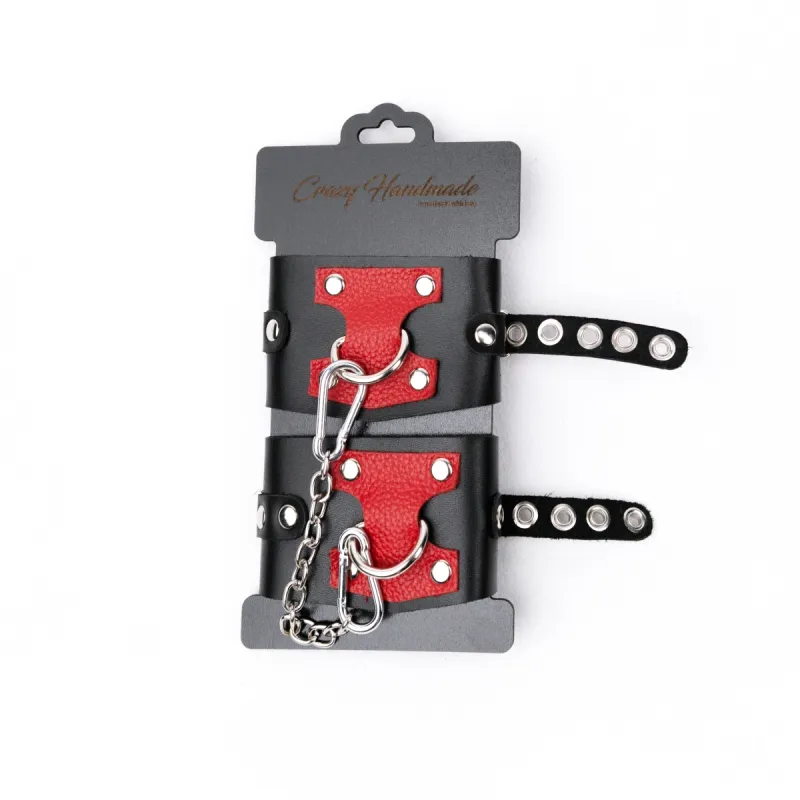 Наручники из черной кожи с красным декором