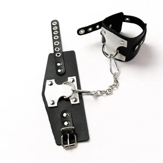 Оковы из черной кожи с белым декором