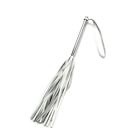 Флоггер из белой кожи с хромированной ручкой