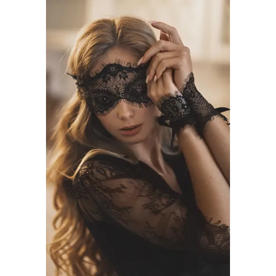 Маска с наручниками цвет черный