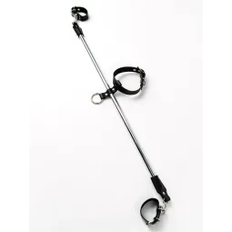 Металлическая распорка с ошейником и наручниками