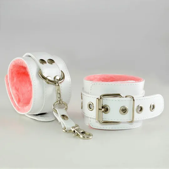 Наручники с ремешком, лаковые