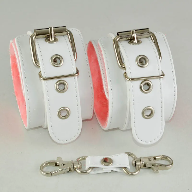 Наручники с ремешком, лаковые