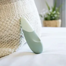 Клиторальный вибратор Womanizer Vibe цвет шалфея