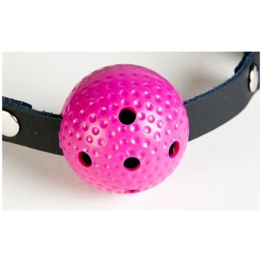 Кляп розовый с черным ремешком.