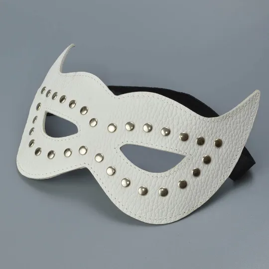 Маска кожаная белая