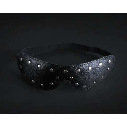 Маска закрытая Х черная