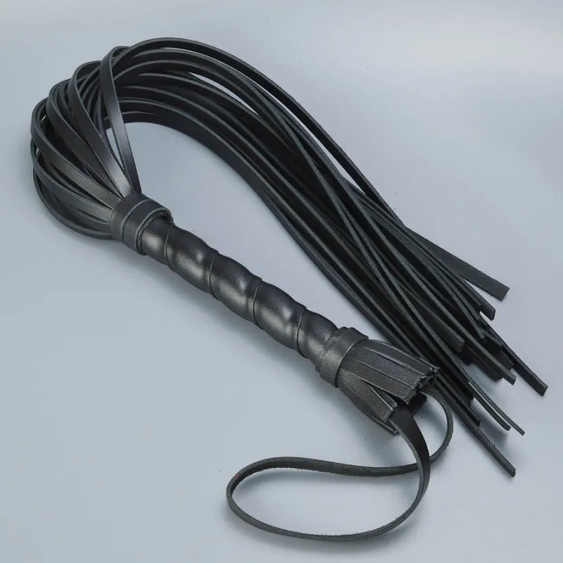 Плеть черная многохвостая
