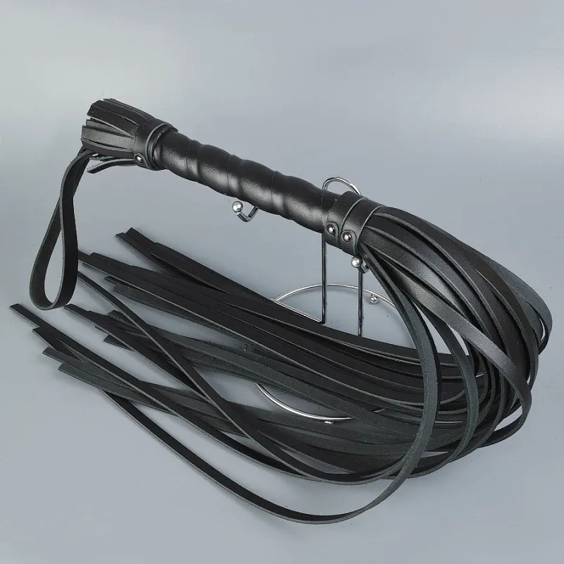 Плеть черная многохвостая