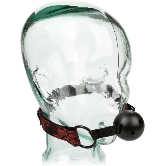 Кляп с наручниками SCANDAL BRTHBLE BLL GAG w/CFFS