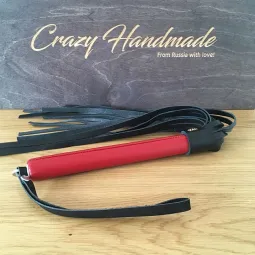 Плеть черно-красная, натуральная кожа.