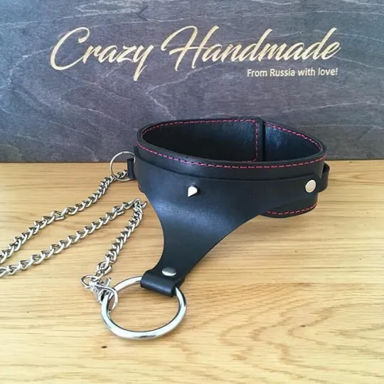 Ошейник из натуральной кожи с красной строчкой и поводком