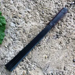 Плеть из натуральной кожи.