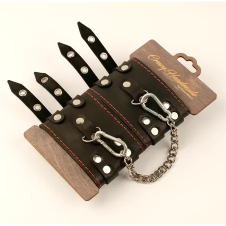 Оковы из кожи с двумя ремнями и черной подкладкой