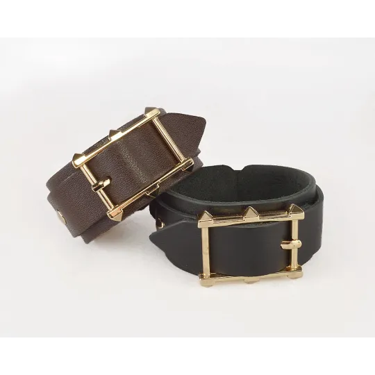 Браслет с пряжкой.