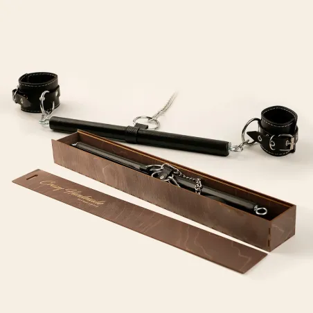 Маленькая распорка и наручники